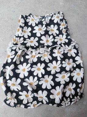 Black and White Daisy Ruffle Bubble Romper